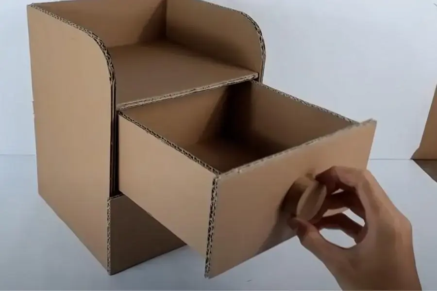 Tủ đựng đồ cực đơn giản từ việc tái chế bìa carton