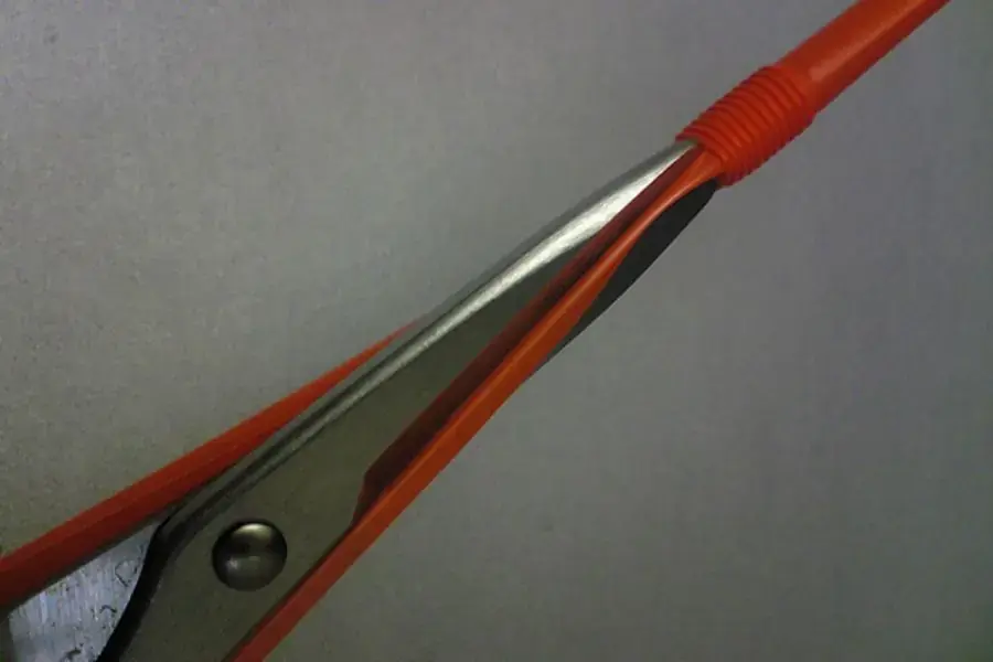 Cắt theo các cạnh dẹp