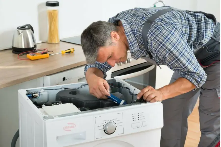 Nếu trung tâm điều khiển bị lỗi, cần liên hệ với thợ sửa chuyên nghiệp.