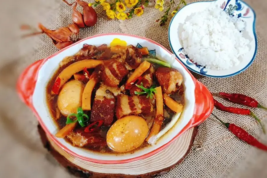 Đổi khẩu vị cho bé với món thịt kho trứng vào bữa trưa
