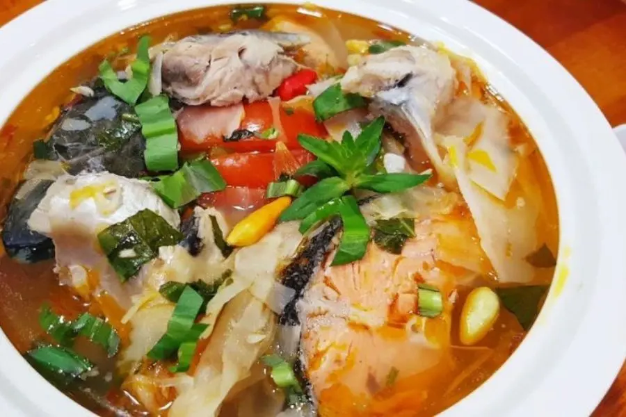 Món canh ngày Tết- canh chua đầu cá hồi béo ngậy cho ngày đầu năm sum vầy cùng gia đình.