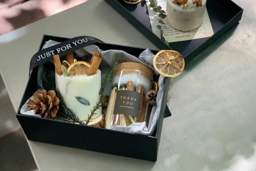 Bánh Trung Thu, socola và gift set là những món quà nhỏ gọn, phù hợp để dành tặng người yêu trong dịp Trung Thu.