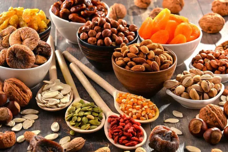 Các loại hạt như hạt bí, hạt óc chó, hạt hướng dương… là những loại hạt giàu chất dinh dưỡng.
