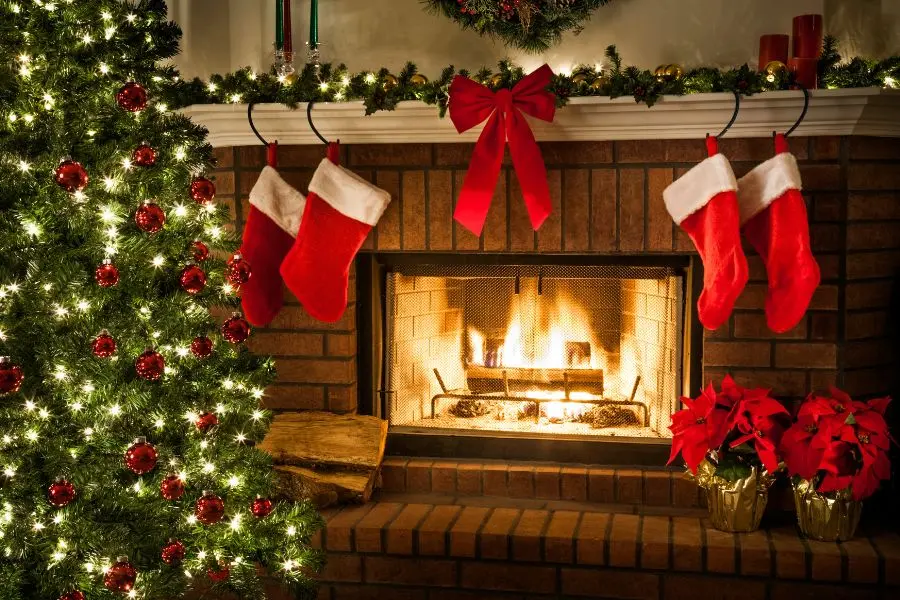 Mẫu lò sưởi Noel đẹp số 4.