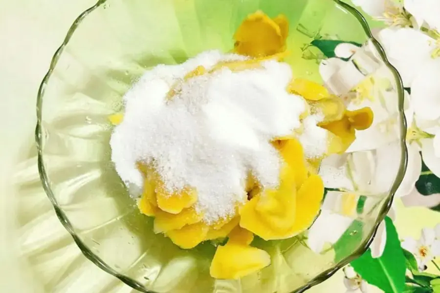 Ướp gừng với đường.