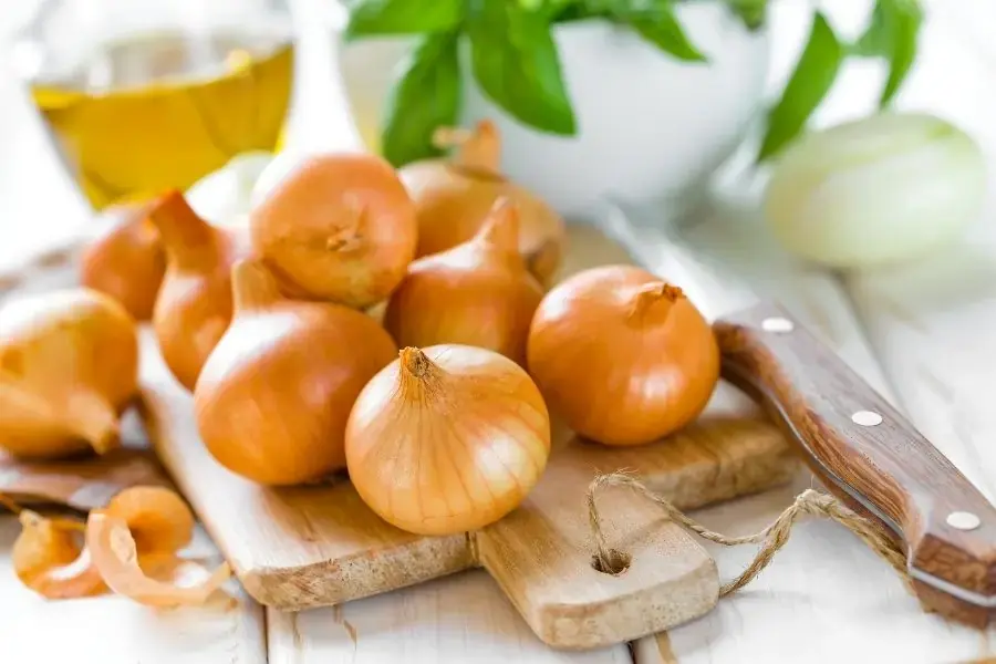 Củ hành tây có vỏ đều màu