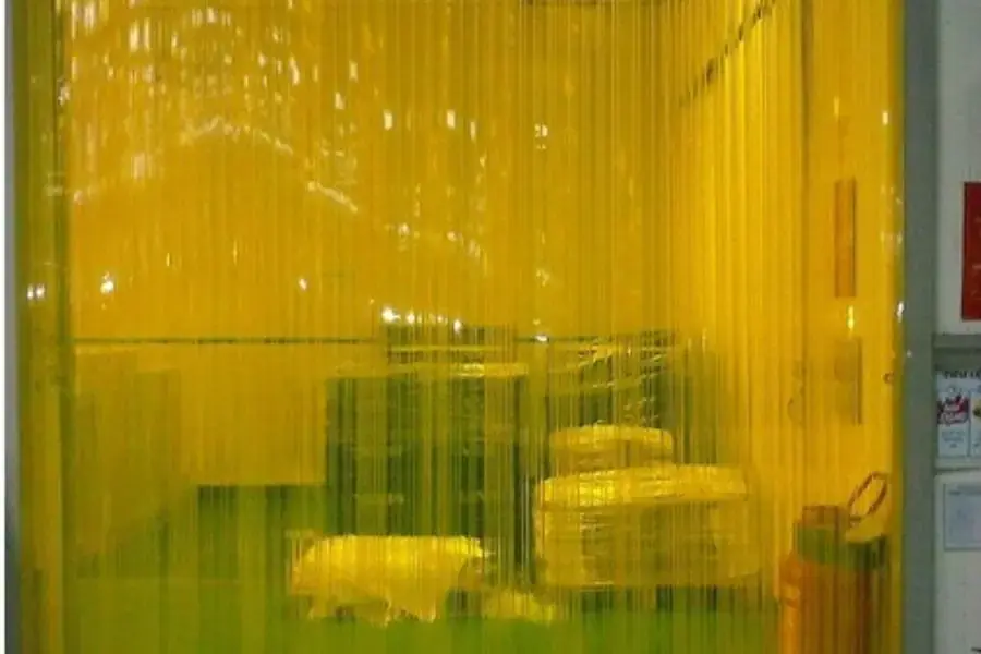 Màn nhựa PVC chống côn trùng đặc trưng bởi màu vàng