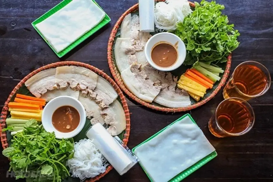 Đặc trưng của bánh tráng cuốn thịt heo ở Đà Nẵng