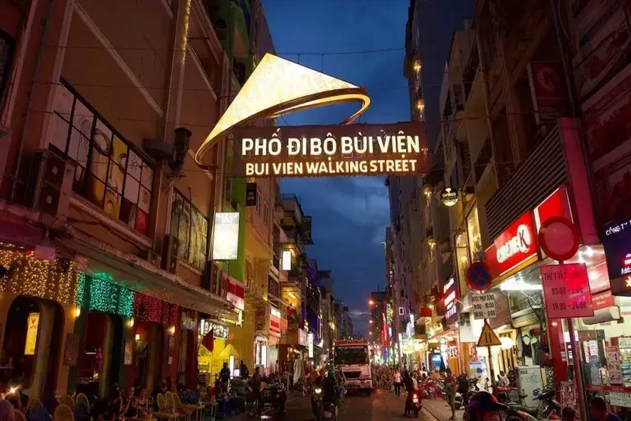 Phố đi bộ Bùi Viện - Phố Tây của Sài Gòn.