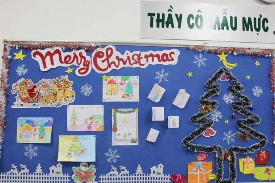 Dây kim tuyến rất thích hợp để tạo không khí Noel thêm đặc sắc, lấp lánh.