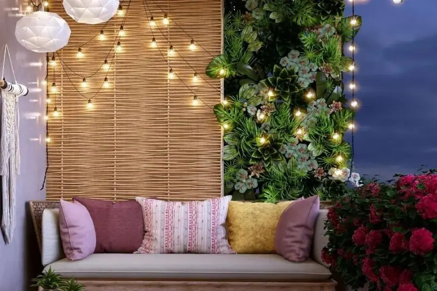 Đèn trang trí sẽ góp phần làm đẹp phòng khách dịp Noel.