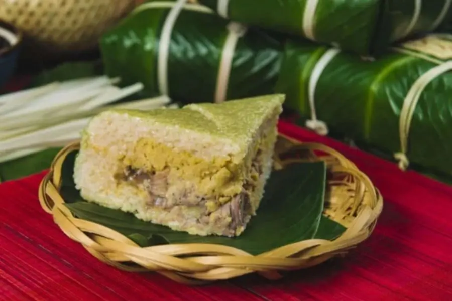Bánh chưng là món ăn truyền thống của người Việt.