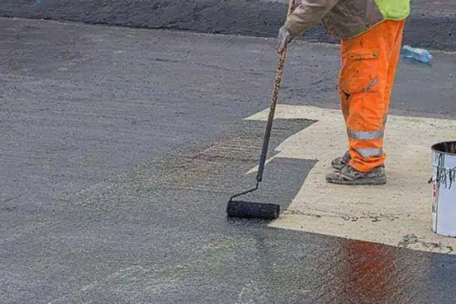 Nhựa đường có khả năng bám dính tốt, chống thấm cao.