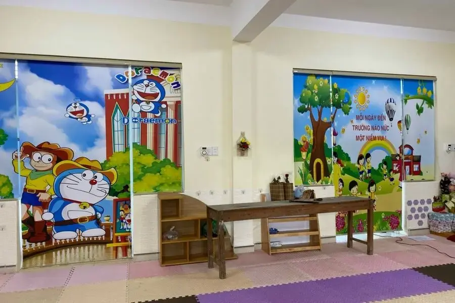 In hình ảnh lên rèm tạo ấn tượng với khách tham quan và trẻ mầm non