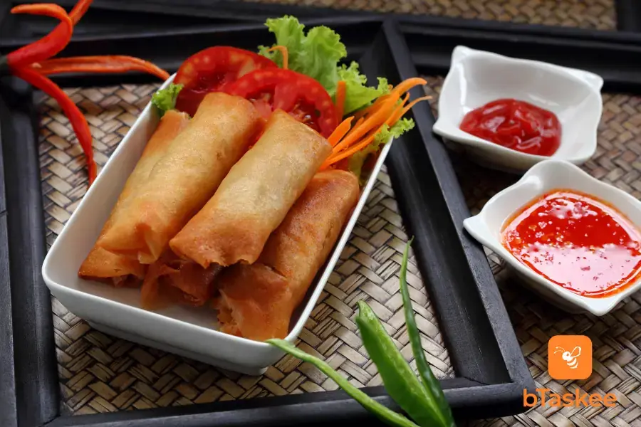 Cho ra đĩa là có ngay 1 phần nem rán ngon tuyệt