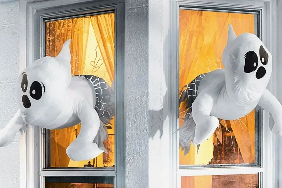 Mô hình dán bóng ma 3D để trang trí cửa kính quán cafe.