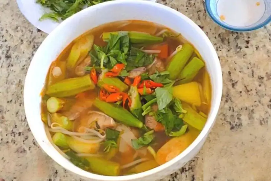 Chuẩn vị cơm nhà với canh chua cá nhám