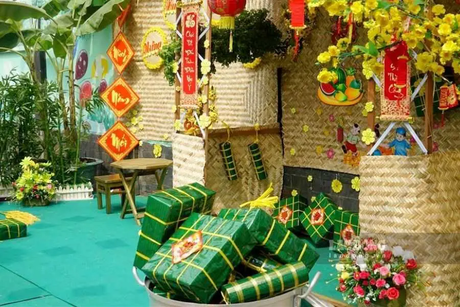 Bánh tét và bánh chưng là đặc trưng ngày Tết của hai miền Nam Bắc.