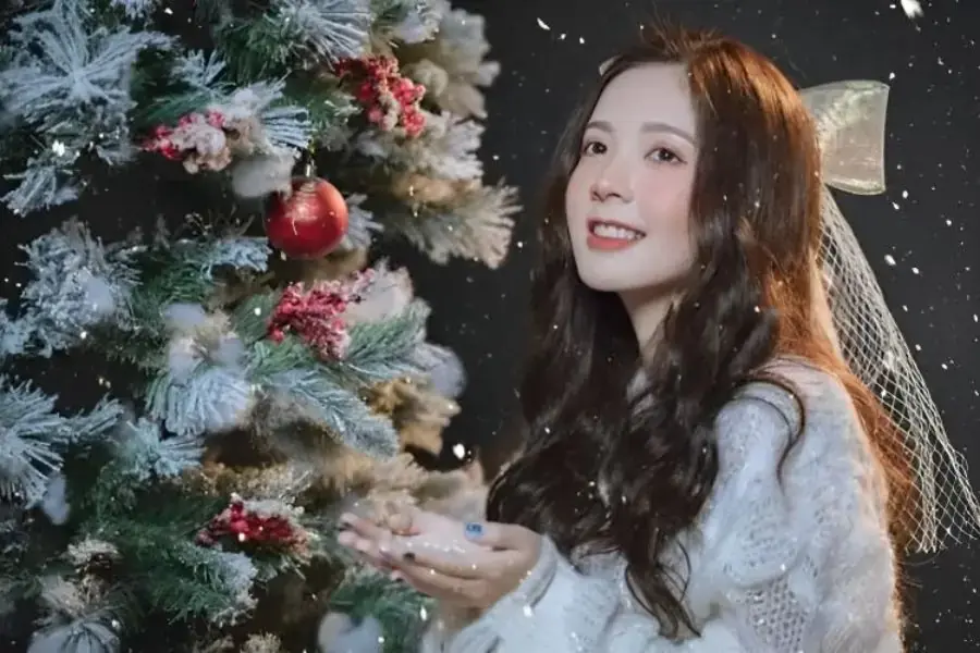 Nụ cười là chìa khóa làm nổi bật phong cách đáng yêu, dễ thương.