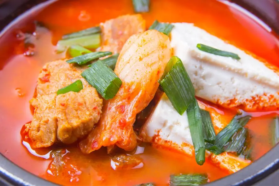 Món canh ngày Tết - canh kim chi chua thơm, cay cay kích thích vị giác.