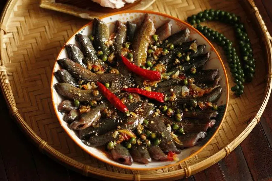 Cá chạch kho tiêu thơm nồng, đậm đà gia vị hòa quyện cùng thịt dai béo