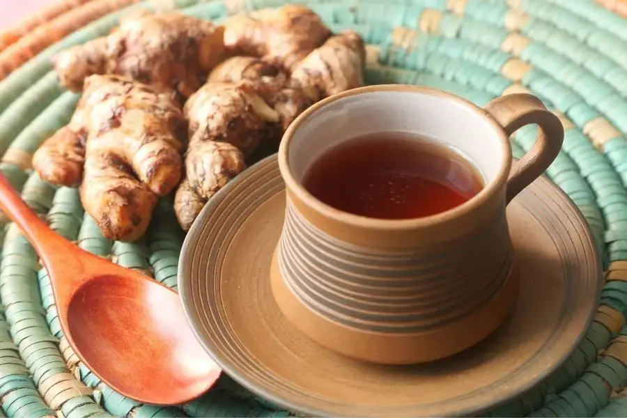 Một ly trà gừng chữa ho hiệu quả