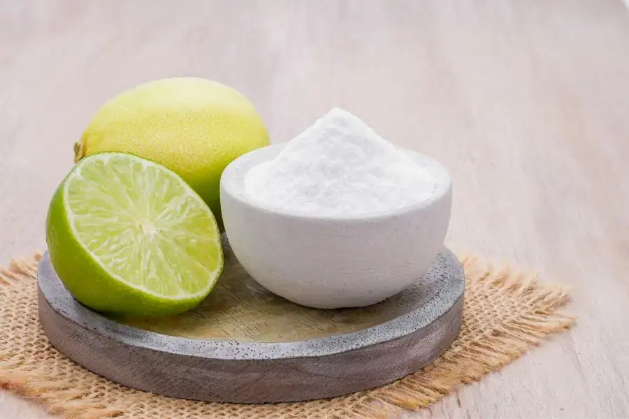 Sử dụng chanh và baking soda để làm sạch đũa tre bị mốc