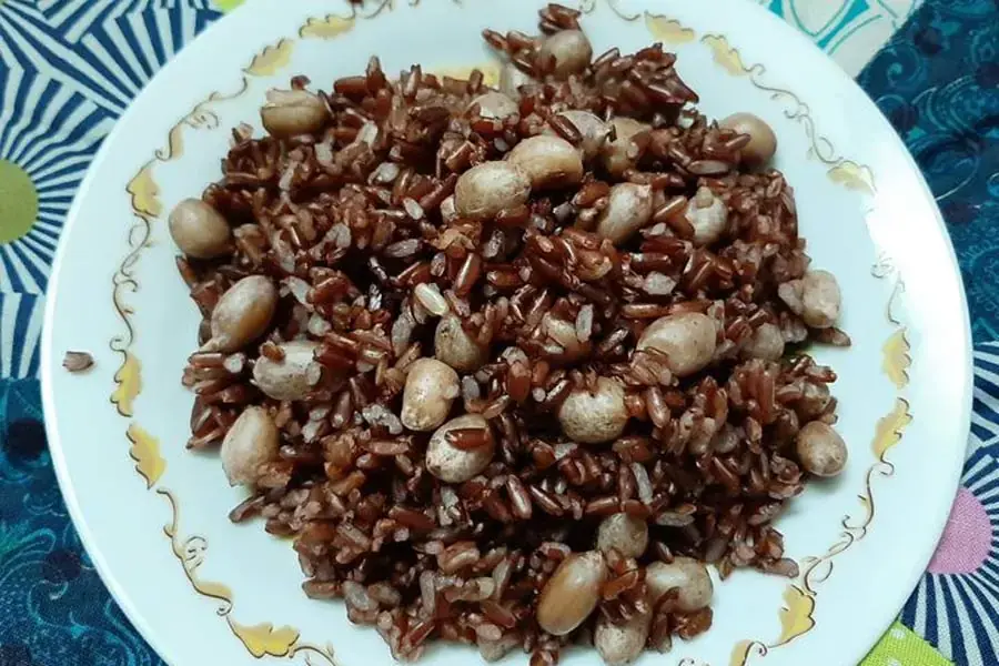Gạo lứt nấu với đậu gà cũng là món rất lý tưởng trong thực đơn giảm cân.