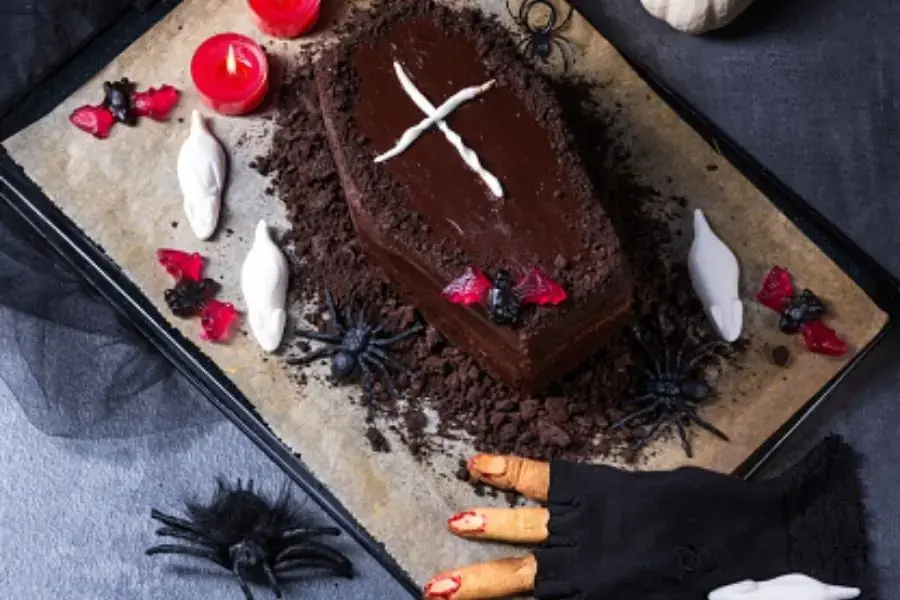 Bánh halloween quan tài chết chóc.