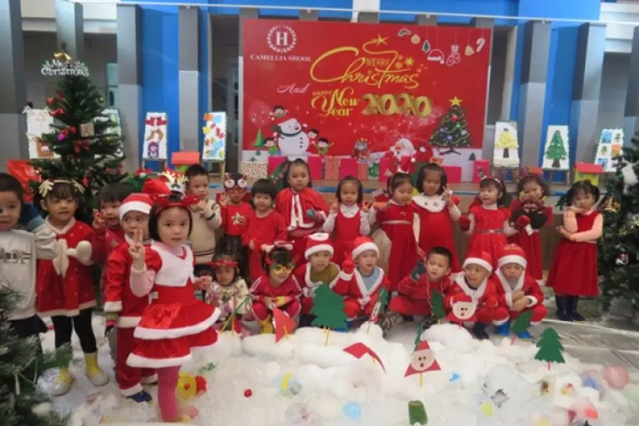 Noel đầy ngọt ngào qua những trang trí mầm non dễ thương.