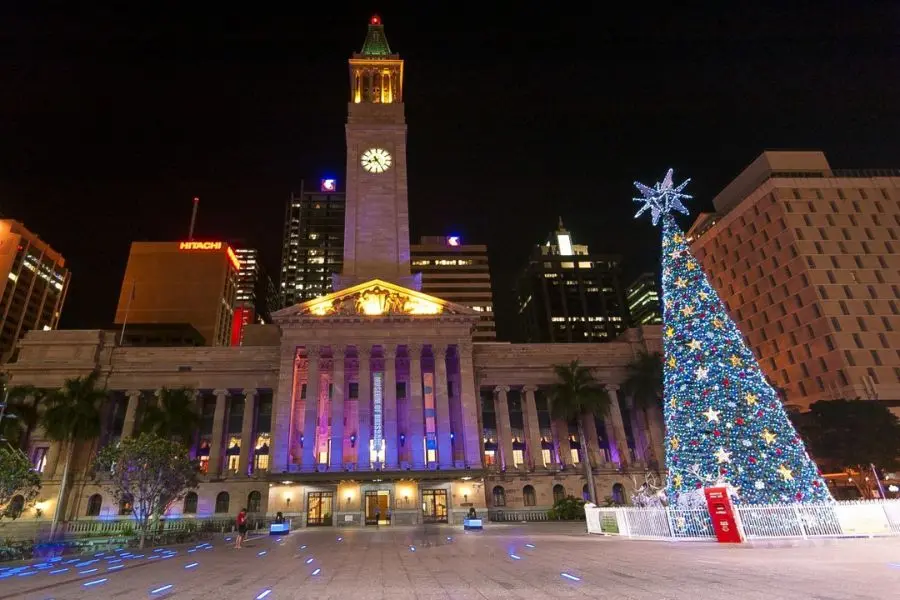 Cây thông Noel ở Brisbane, Australia cao gần 20m.