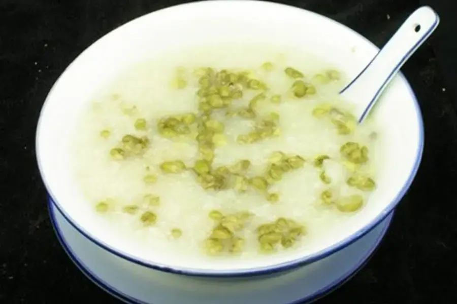 Cháo đậu xanh đơn giản, thanh đạm, mùi vị dễ ăn