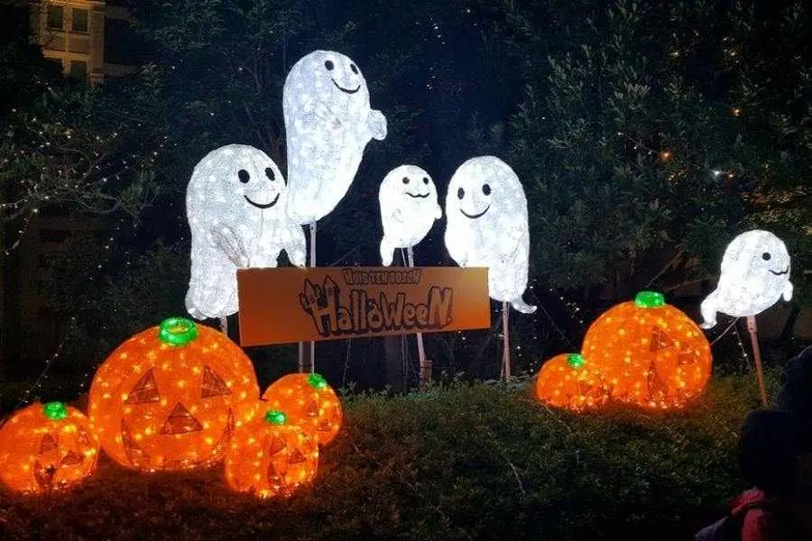 Phụ kiện Halloween của shop thì vô cùng độc đáo, lạ mắt, giá cả cạnh tranh.