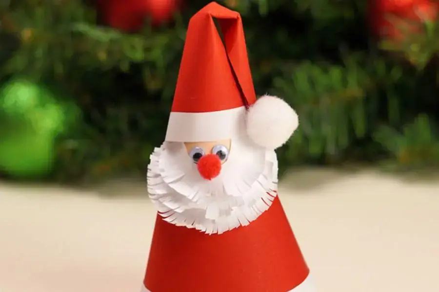 Ông già Noel bằng giấy sáng tạo.