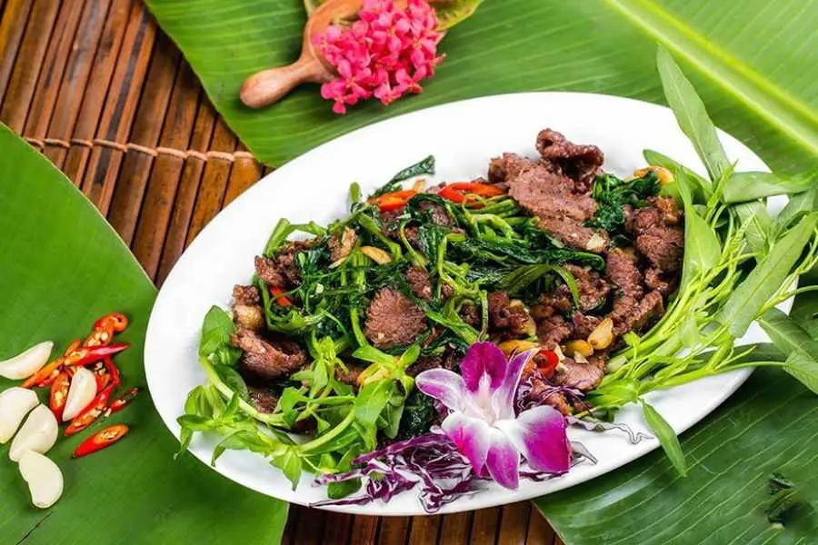 Thịt trâu xào rau muống tỏi - Món xào siêu ngon mà hao cơm.