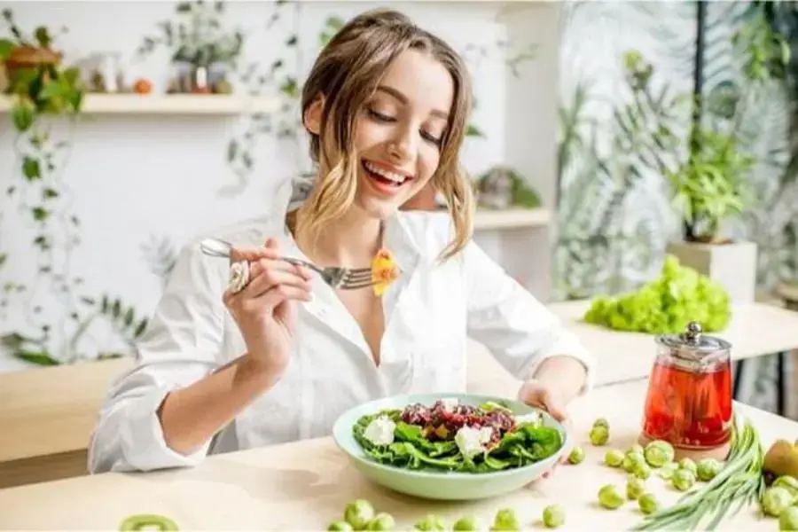 Tạo thói quen ăn chậm nhai kỹ, giúp cơ thể cảm thấy nhanh no hơn.