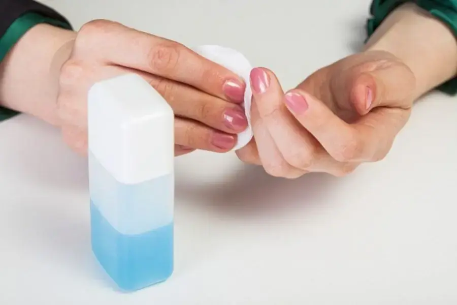 Dung dịch Acetone cũng là một phương pháp hiệu quả.