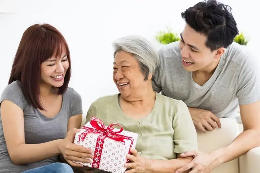 Không nên tặng các món quà ảnh hưởng đến sức khỏe.