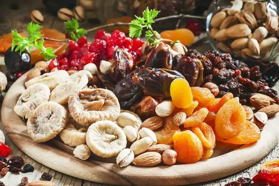 Mâm cúng Tết Đoan Dương miền Trung bao gồm các loại hoa quả sấy khô