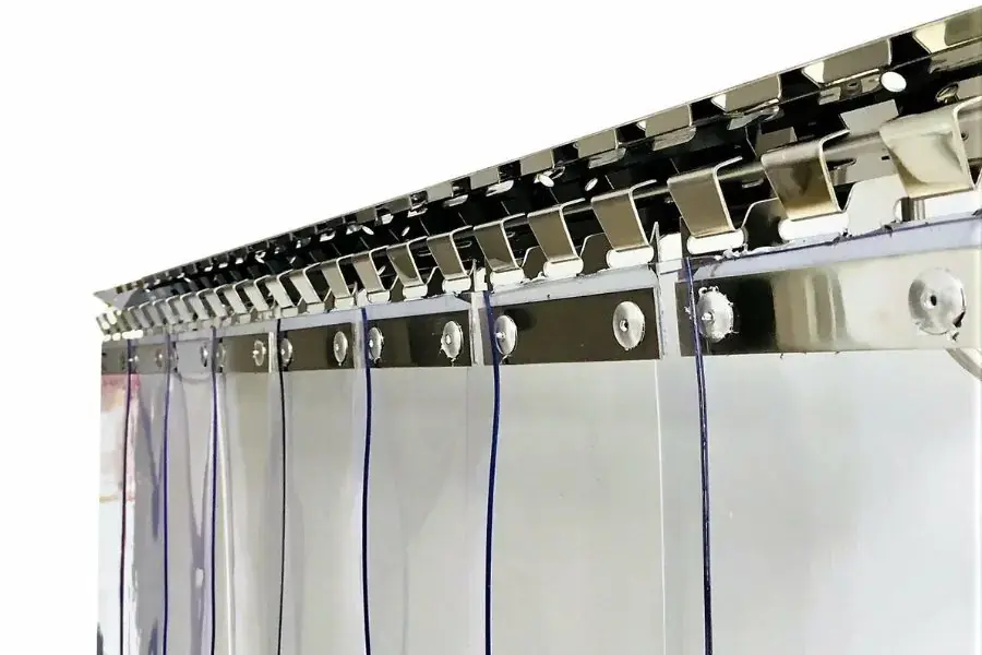 Tháo các bộ phận của rèm nhựa