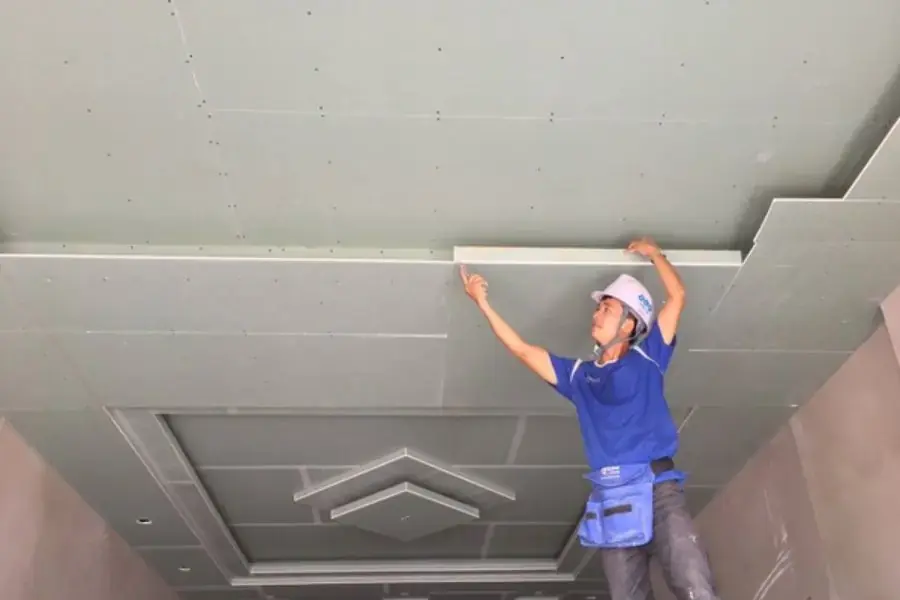 Giám sát toàn bộ quá trình ốp trần nhà