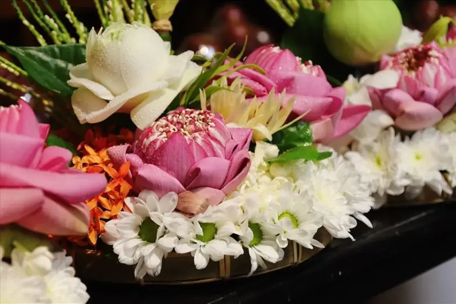 Mâm cúng Tết Đoan Ngọ gồm những gì? Chắc chắn không thể thiếu hoa tươi