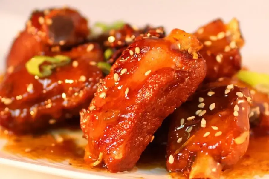 Kích thích vị giác cho bé với món ngon sườn xào chua ngọt 