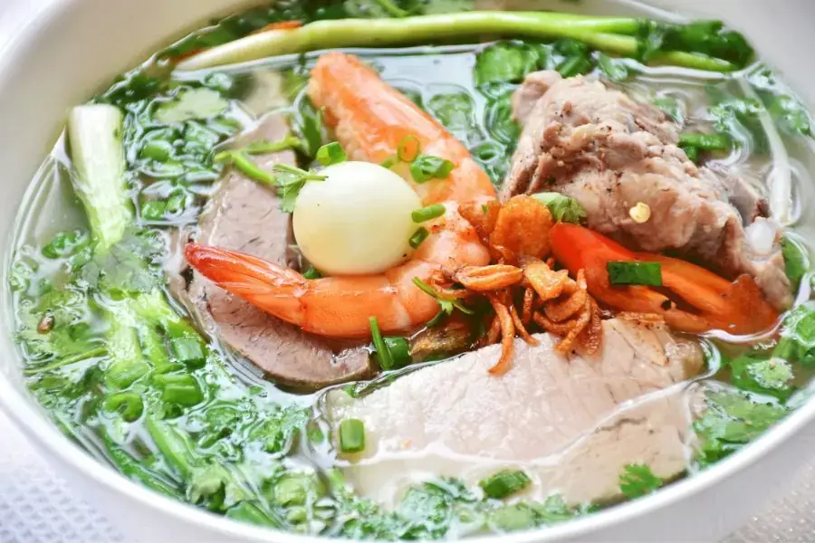 Một tô hủ tiếu trung bình có gần tới 650 calo.