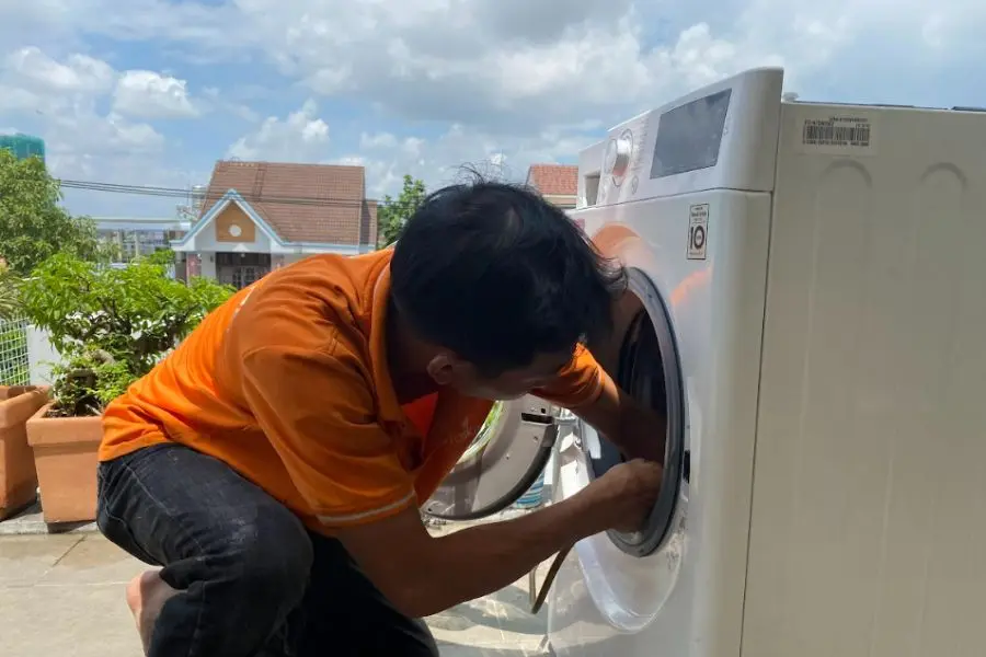 Máy giặt cần được vệ sinh và bảo dưỡng thường xuyên.