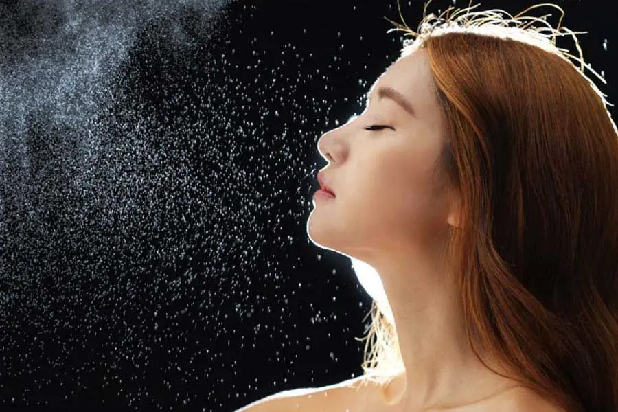 Cần lựa chọn sản phẩm xịt khoáng phù hợp tránh gây kích ứng da.