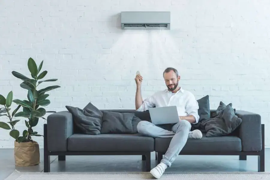 Mắt thần của máy lạnh luôn nằm ở vị trí thuận tiện cho việc xác định chuyển đồng.