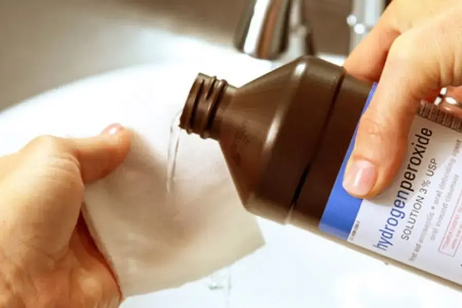 Oxi già giúp tẩy vết mốc