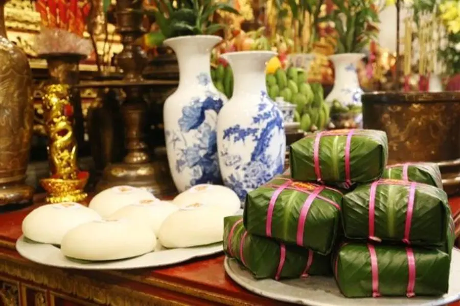 Bánh chưng bánh giầy tượng trưng cho trời - đất.