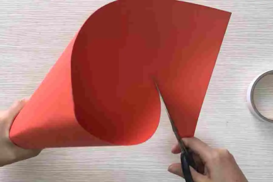Định hình dáng mũ Noel chỉ với vài thao tác.